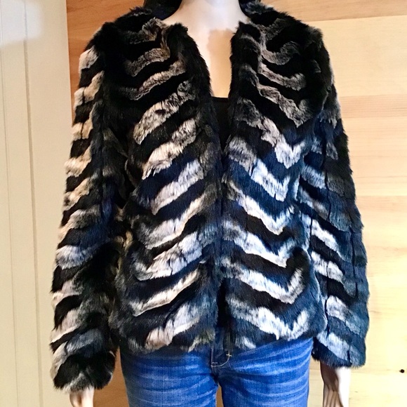 Boston Proper Jackets & Blazers - BOSTON PROPER FAUX FUR COLLARLESS STYLE